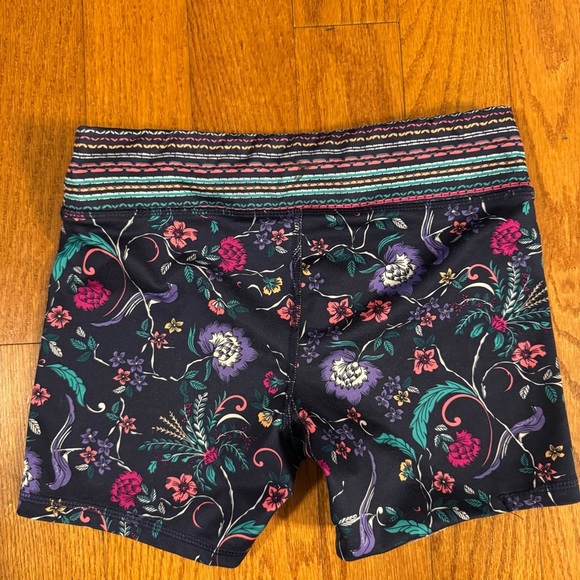 Old Navy Active Floral Girl’s Shorts Size L - Picture 2 of 5
